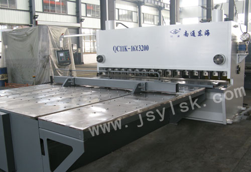 QC11K-16*3200數控閘式剪板機