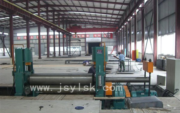 液壓三輥對稱式卷板機(jī)