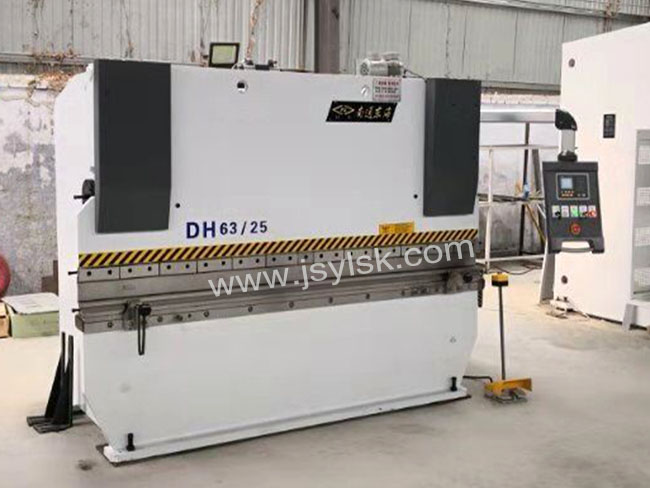 WC67Y-63/2500液壓折彎?rùn)C(jī)